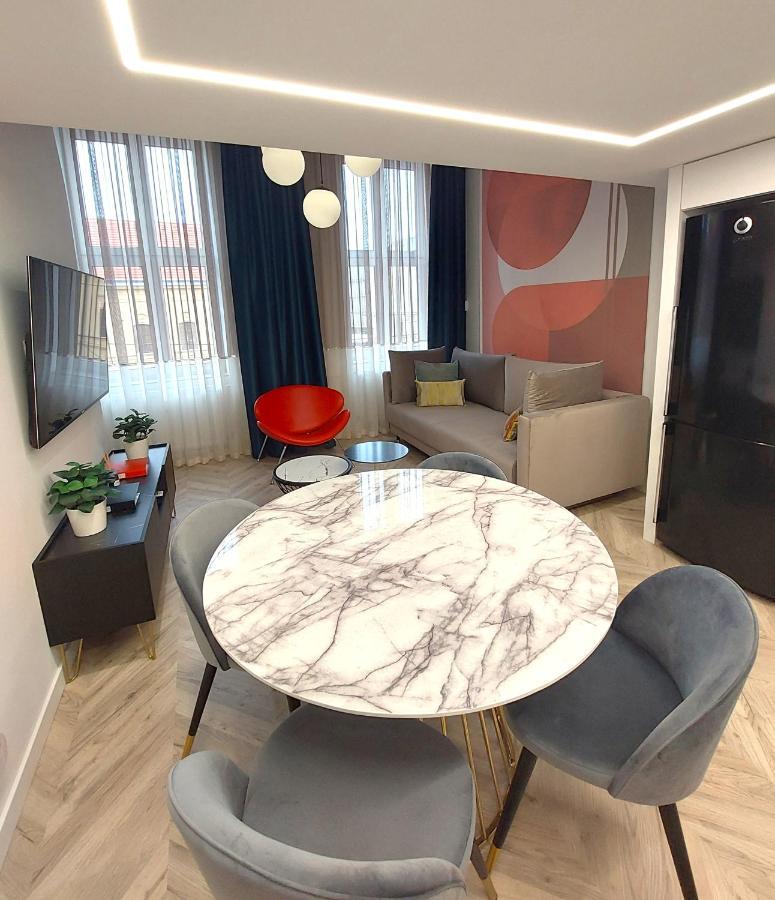 Central Gallery Apartment Debrecen Dış mekan fotoğraf